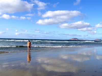 Playa de Famara - nicht nur ein Paradies für Surfer auch für FKK sehr beliebt